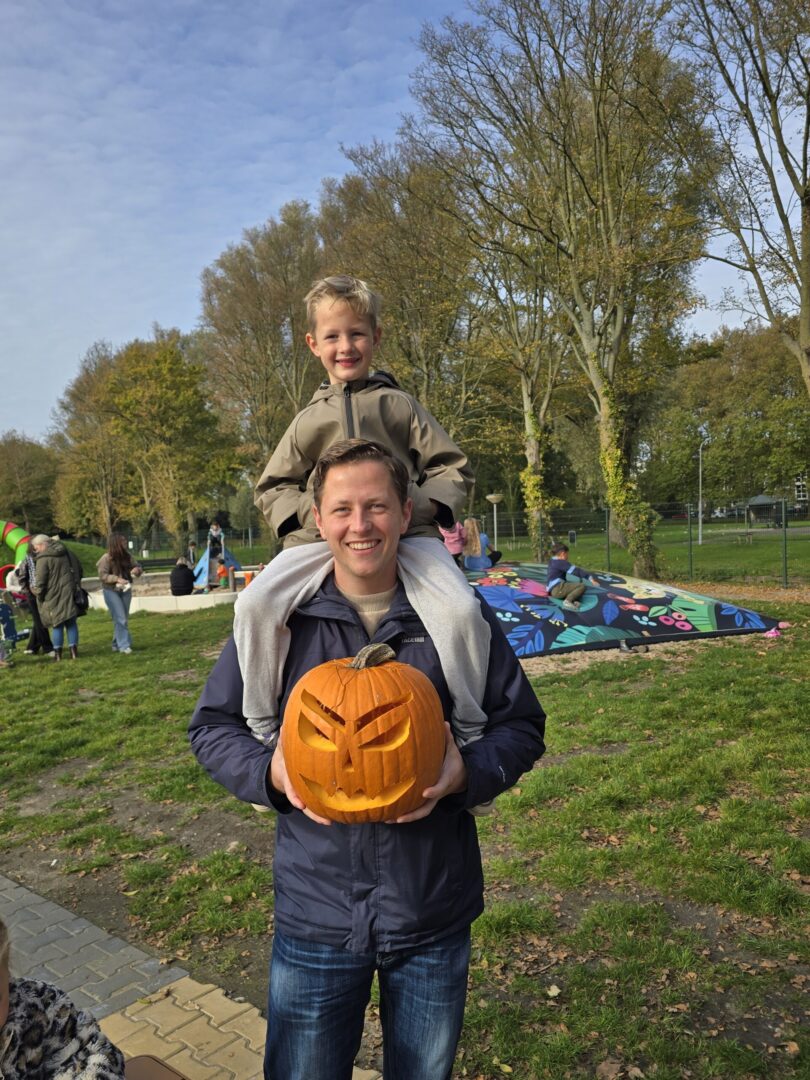 pompoen uithollen 2025 speeltuin zwanenburg (3) pompoen uithollen 2025 speeltuin zwanenburg (3)