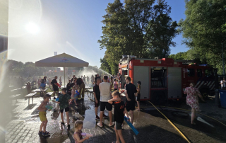 wat een spetterend watergevecht speeltuin zwanenburg () wat een spetterend watergevecht speeltuin zwanenburg ()